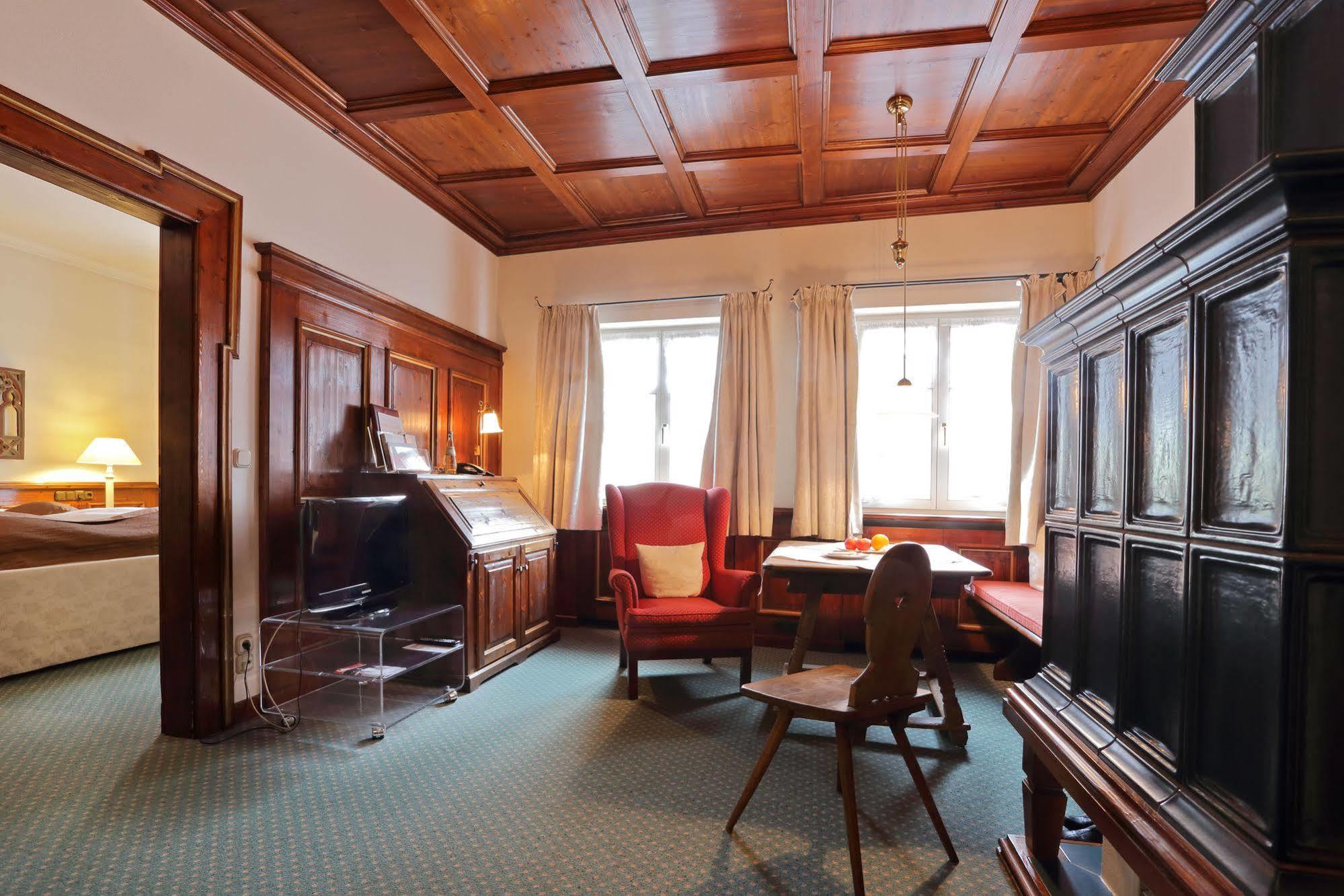 Romantik Hotel Zur Schwane Volkach Bagian luar foto