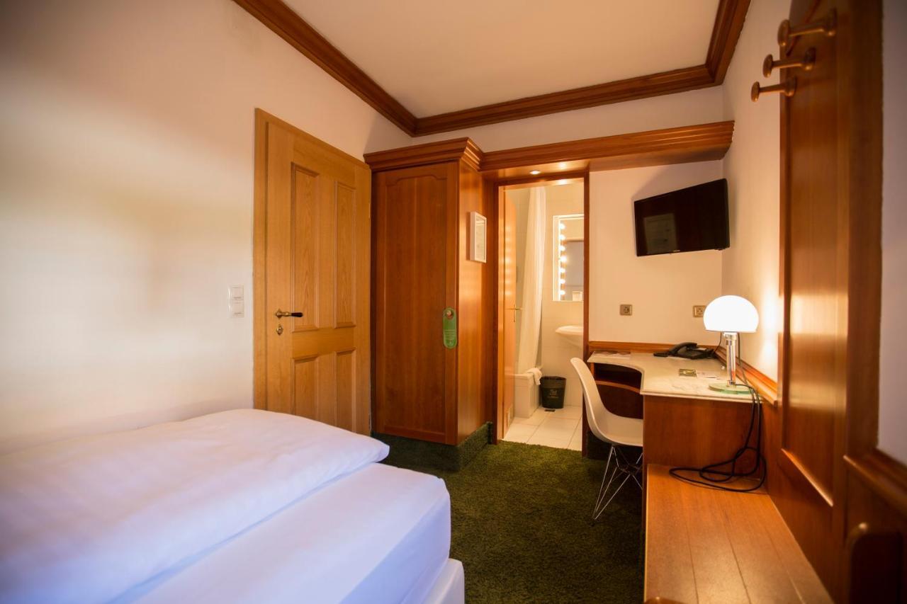 Romantik Hotel Zur Schwane Volkach Bagian luar foto