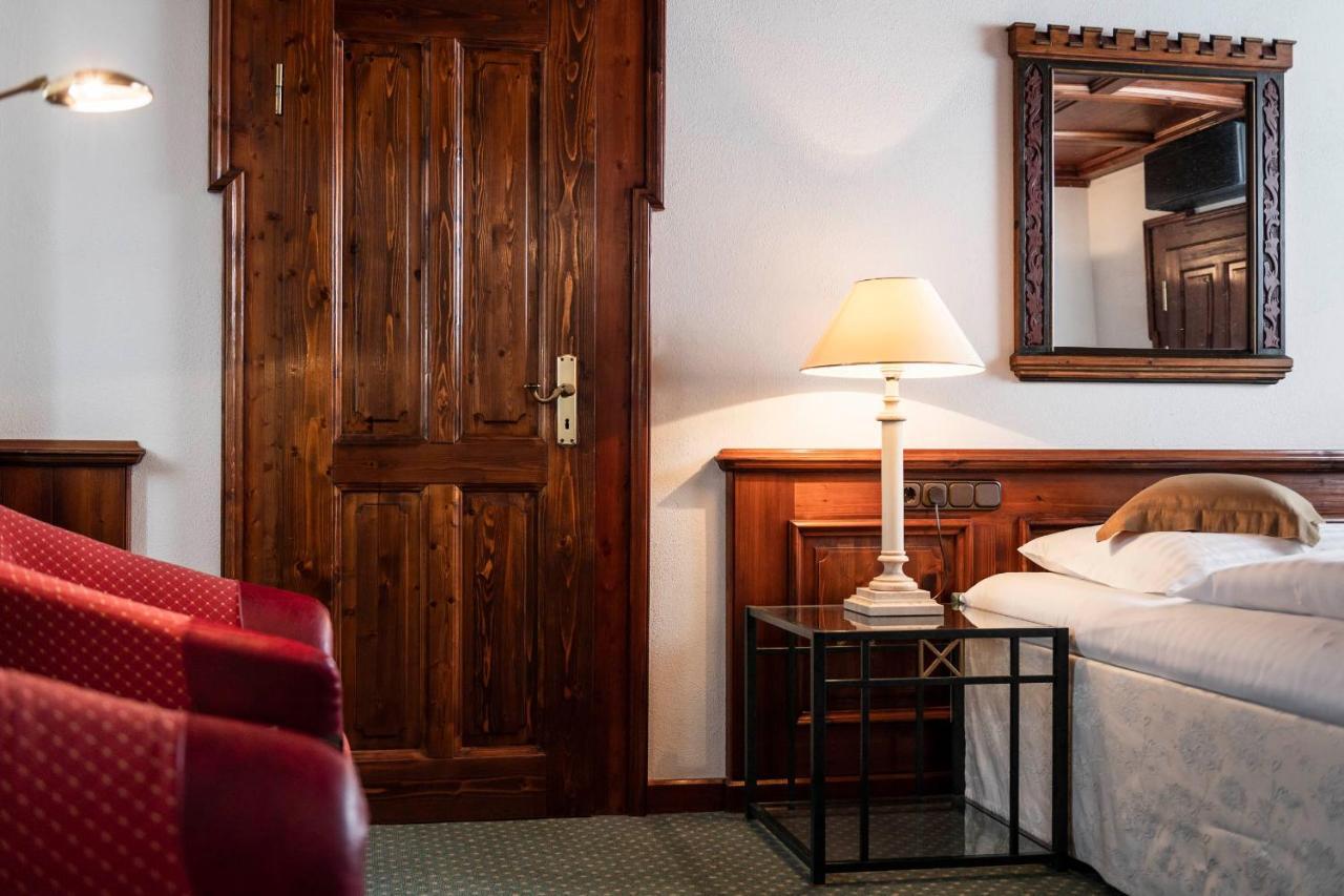 Romantik Hotel Zur Schwane Volkach Bagian luar foto